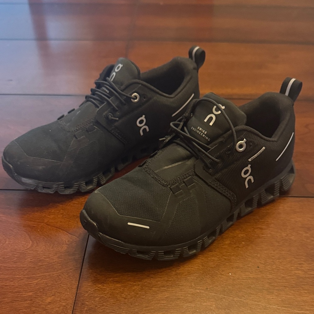 On Running Women’s Black Trail Running Shoes